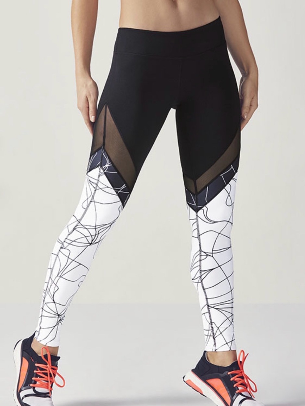 Fabletics Black & White Mesh Mid-Rise Mesh Powerhold Leggings Large Yoga Gym